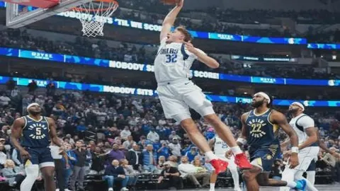 “巅峰之战瞬间沸腾！5分钟惊心动魄连传妙助，姜积弘惊天逆转，广州队欢庆之夜！”